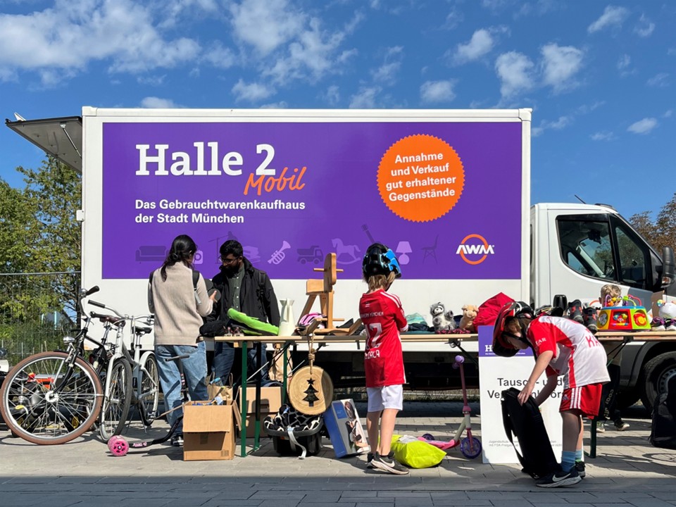 Das Halle 2 Mobil. an dem gebrauchte Gegenstände verkauft werden